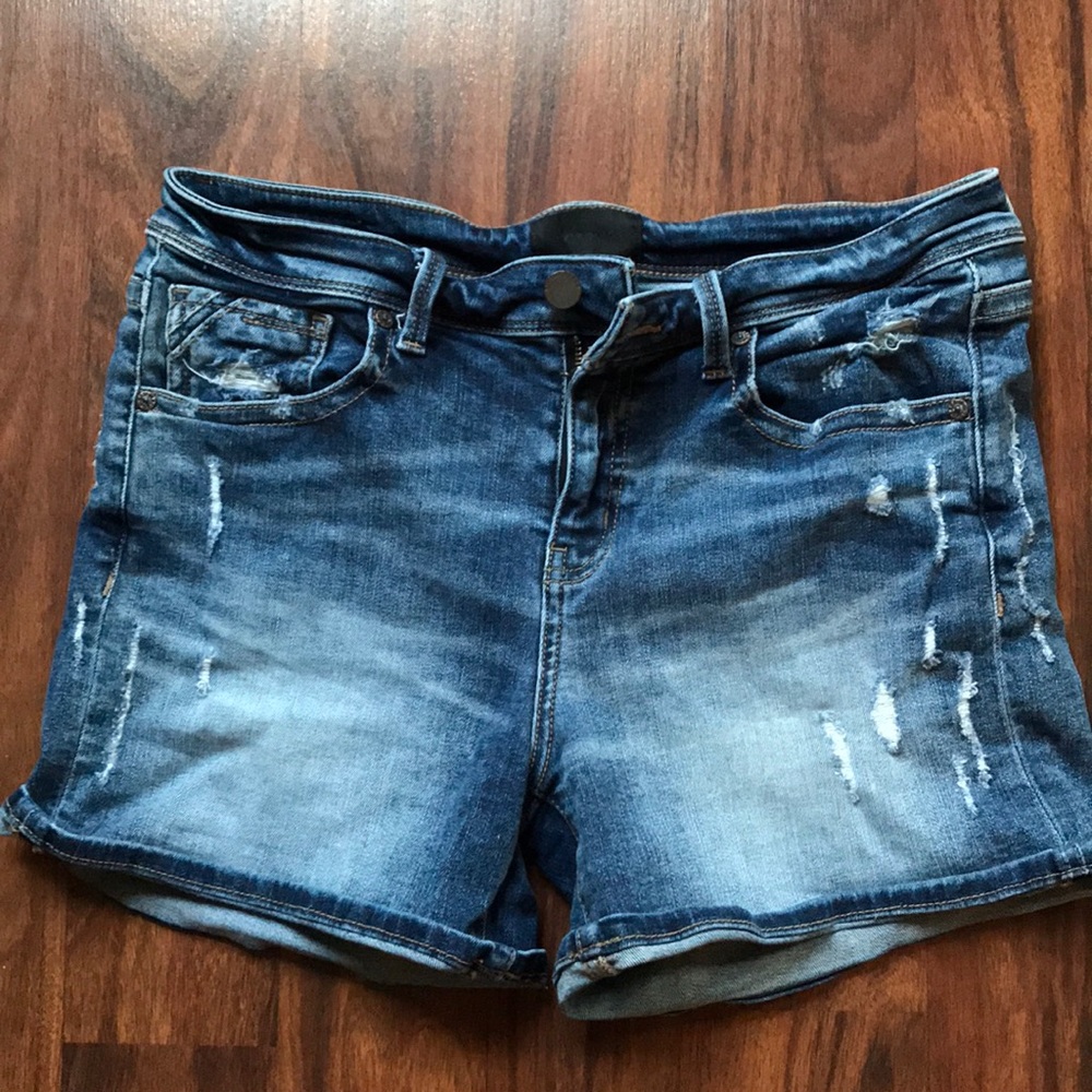 Buckle black shorts